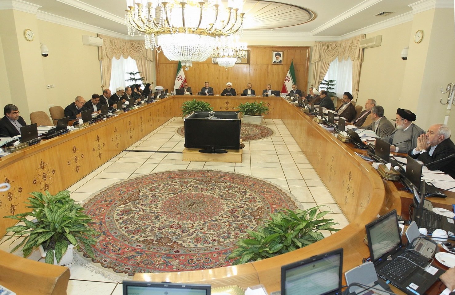 عیدی کارمندان دولت 688 هزار تومان