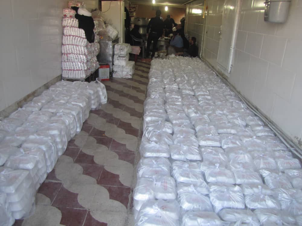 توزیع بسته غذایی میان نیازمندان در فسا