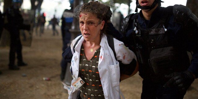 گردهمایی صدها نفر در پاریس در حمایت از یک پرستار بازداشت شده