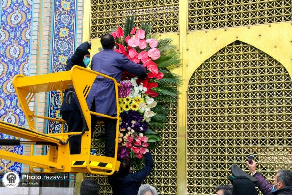 گل آرایی حرم مطهر رضوی در دهه کرامت با ۳۵۰ هزار گل گل آرایی حرم مطهر رضوی در دهه کرامت با ۳۵۰ هزار گل
