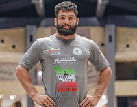 نشان برنز بر گردن کشتی گیر ساروی