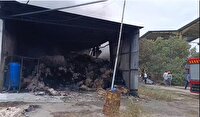 مهار آتش سوزی کارخانه الیاف در شهرک صنعتی ماهدشت