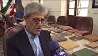 اهداء ۳۷ نسخه خطی و چابی به مرکز اسناد