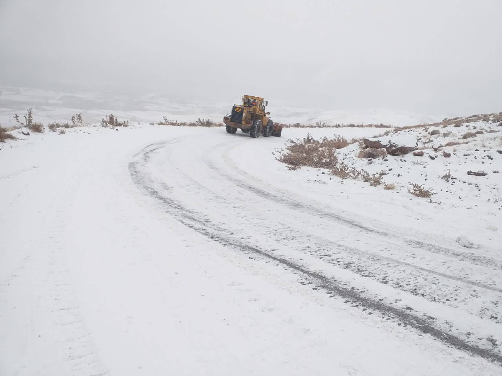 بارش پراکنده برف و مه گرفتگی در برخی از محور‌های مواصلاتی آذربایجان غربی